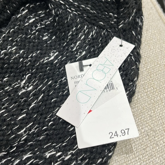 Abound Women's Twist Back Sweater in Black & White Size Medium - Picture 4 of 4